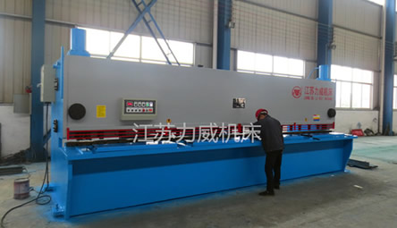 QC11Y/K普通、數(shù)控液壓閘式剪板機(jī)